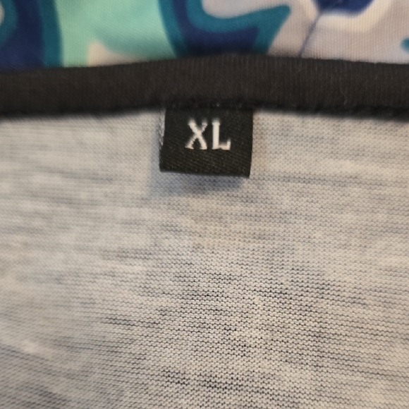 XL Elegant Monochrome Women's Blouse - Picture 3 of 6